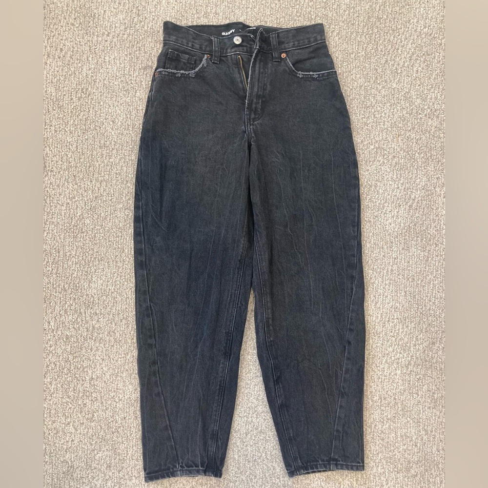 Women’s old navy black jeans.